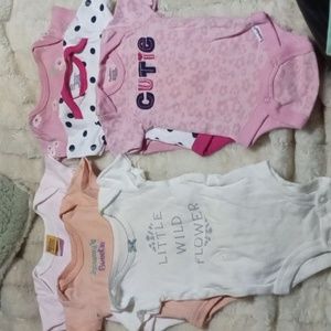 6 newborn onsies
